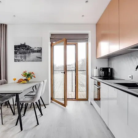 #Stayhere - Central Castle View Riverside Apartment