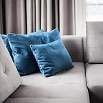 #Stayhere - Central Castle View Riverside Apartment