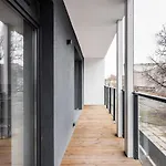 #Stayhere - Central Castle View Riverside Apartment *