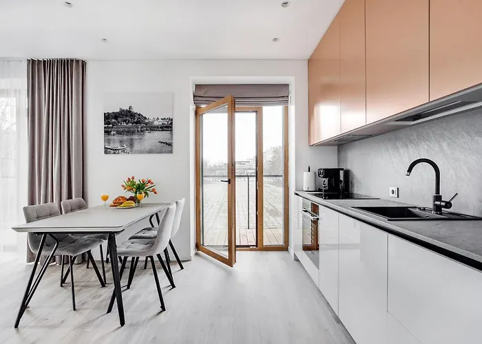 #Stayhere - Central Castle View Riverside Apartment